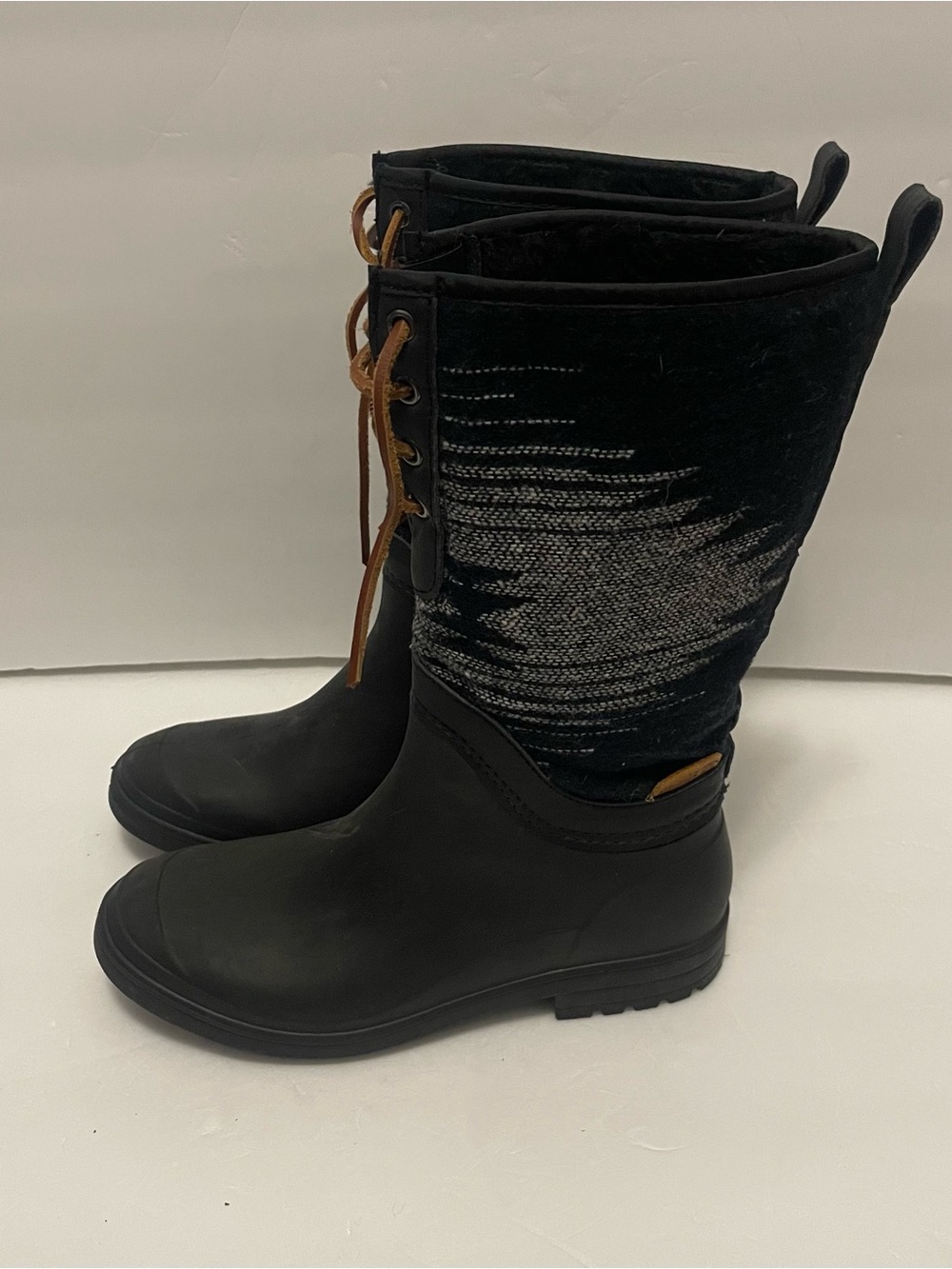Kamik Women's Size 7 Redford Black rain boots gray black textured knit
